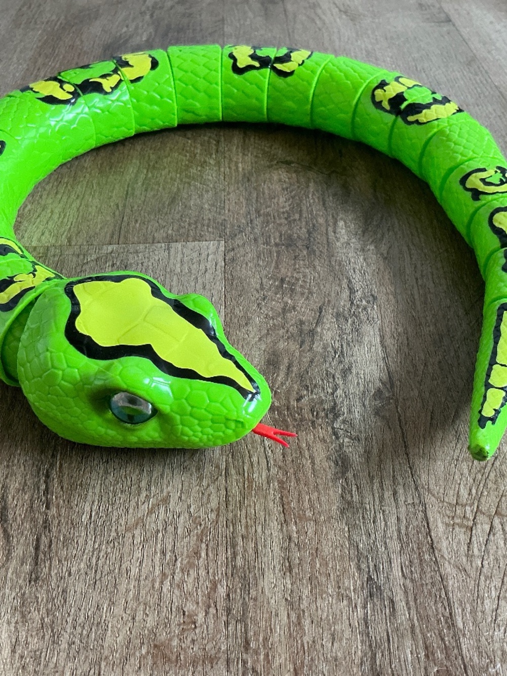 Zuru Snake King Python Robo Alive Green Spotted 31.5" Long Interactive Kids Toy